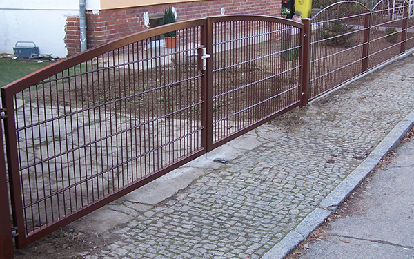 Gartentor verzinkt mit Gartenzaun, braun pulverbeschichtet